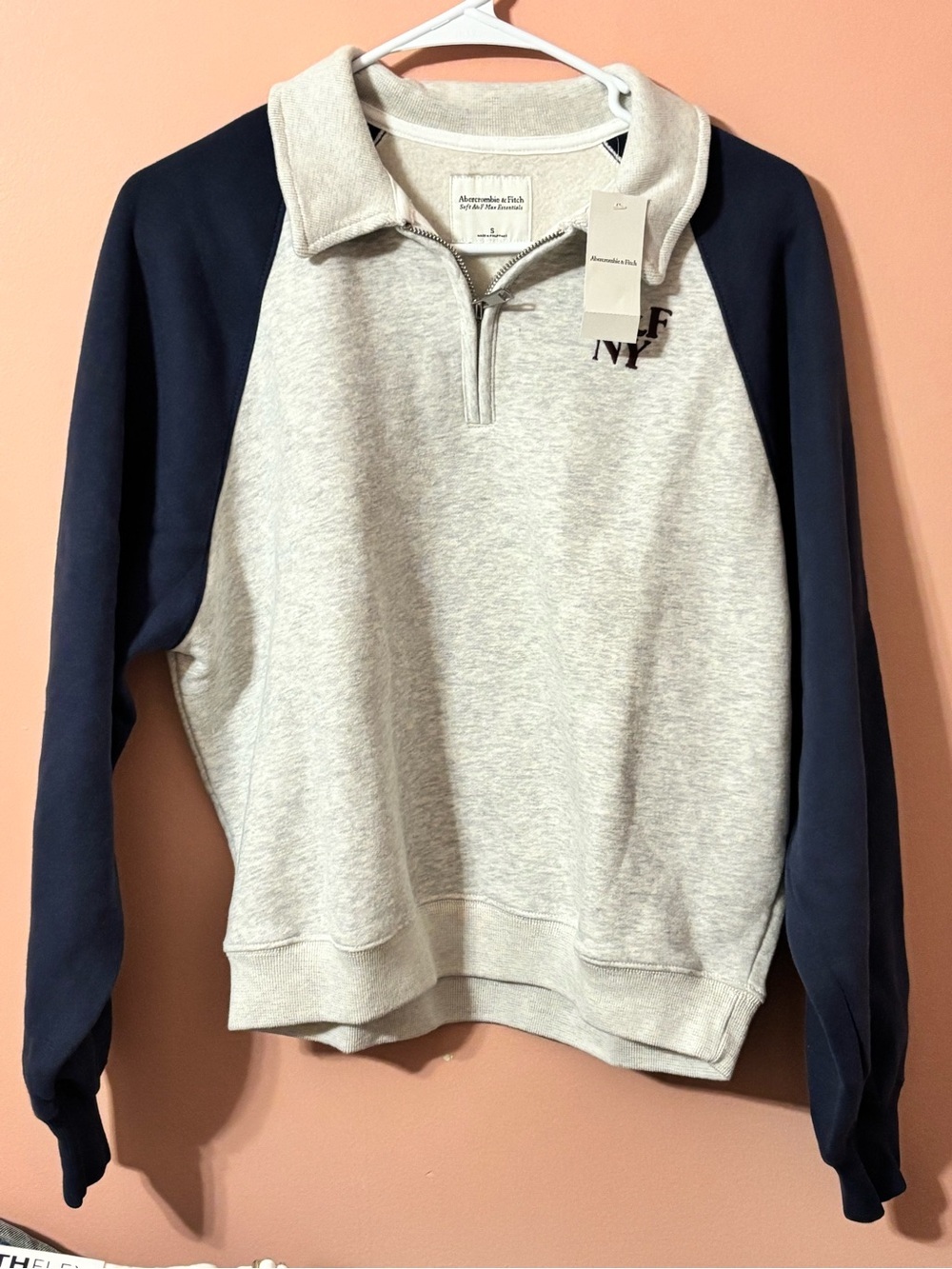 Abercrombie & Fitch Half-Zip Sweatshirt - Light Gray & Navy